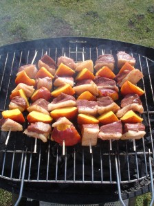 Brochettes canard miel&pêches