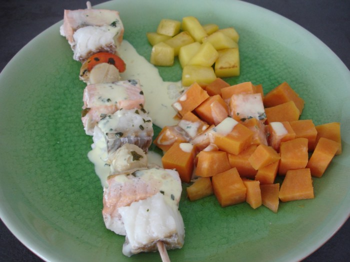 Brochettes de la mer à la vapeur, mangue et patate douce