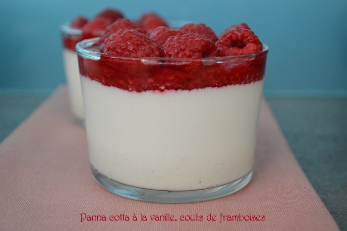 Panna cotta à la vanille, coulis de framboises