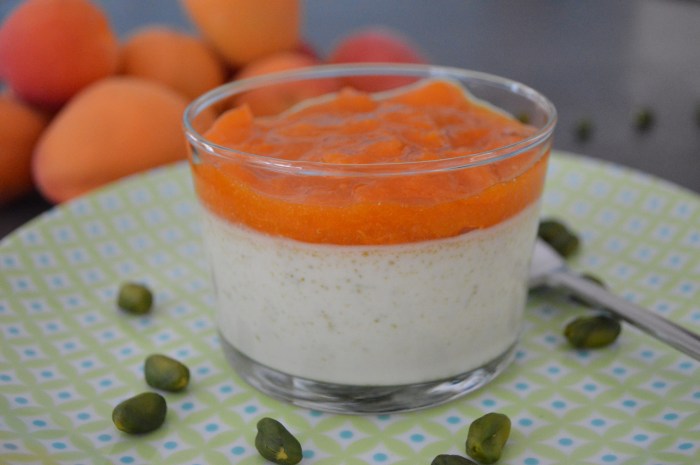 Panna cotta à la pistache compotée d'abricots