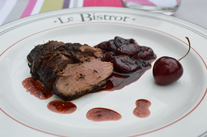Magret de canard, compotée de cerises