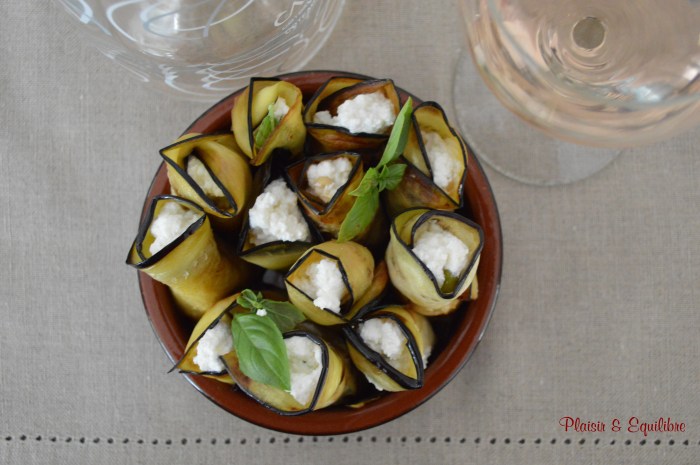Rouleaux d'aubergine à la ricotta, basilic et pignons