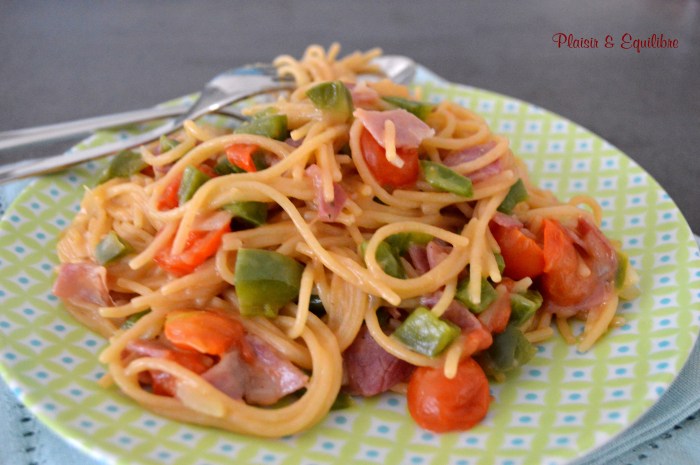 One pot pasta pancetta poivron et tomates cerise