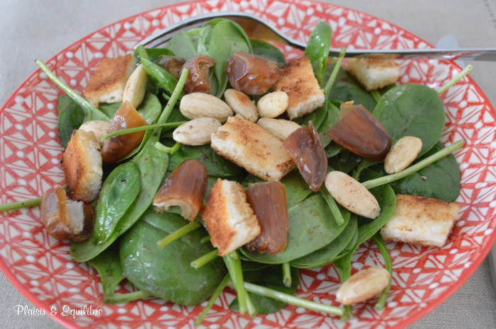 Salade d'épinards au sumac, dattes et amandes