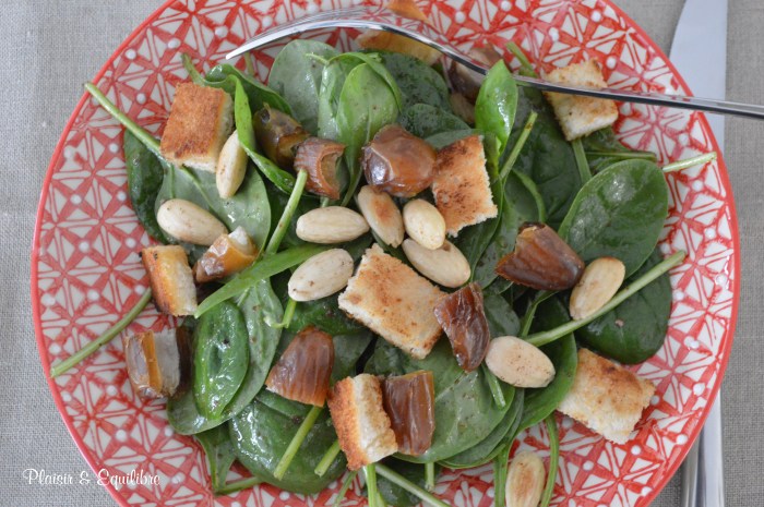 Salade d'épinards au sumac, dattes et amandes