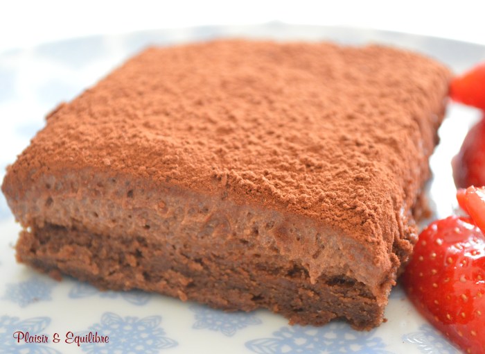 Gâteau mousse au chocolat crue et cuite