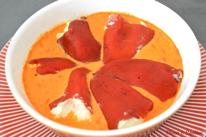 Piquillos à la brandade de morue et crème de poivron