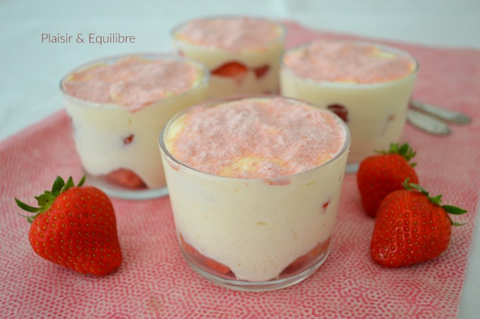 Tiramisu aux fraises et aux biscuits roses de Reims pour Octobre Rose ... Tiramisu aux fraises et aux biscuits roses de Reims pour Octobre Rose ...